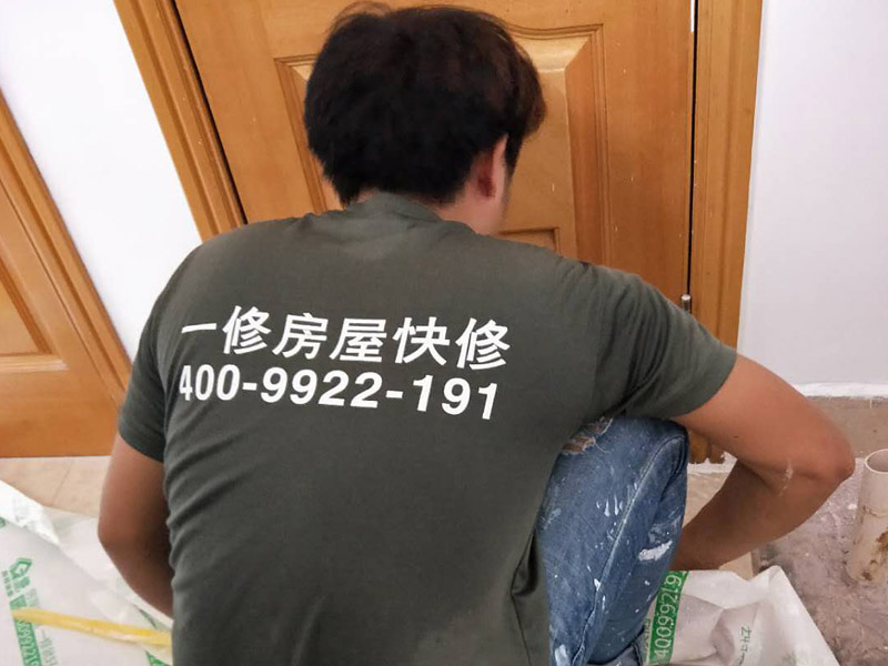 哪家鄭州房屋維修公司安裝防盜門專業，鄭州防盜門快速上門維修安裝