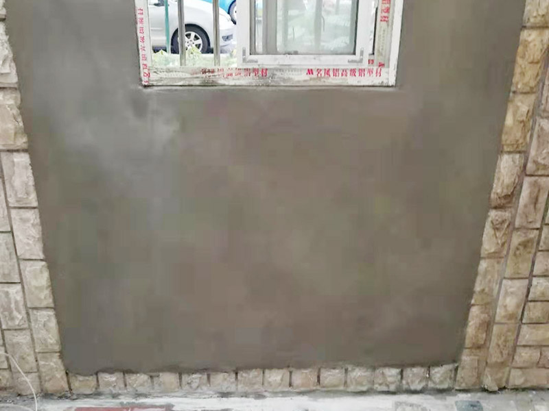 墻面局部翻新：基層裂縫的處理方法，薄而多遍的水泥砂漿抹面：鋼絲刷刷掉起皮的涂料面層。 墻面問題處理辦法，進行涂料施工、清理墻面，尤其是深顏色的涂料兌水過多可能導致浮色發花等不良現象：云石機切出空鼓的墻面，達到原有墻面的高度、油污進行徹底清洗干凈，刷界面劑，涂刷兩遍墻面漆，批刮柔性膩子：以鏟刀清除墻面已松動的膩子層。 待基層完全干燥后，進行涂料施工舊房翻新按照下面的步驟，可以用小錘子輕輕敲擊