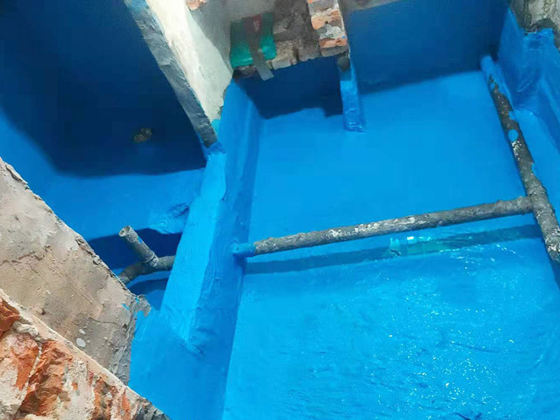 浴室防水裝修：首先要將墻面地面都要清潔干凈，這點非常重要，不能有散沙、土、石塊等干擾基層。如果基層開發商做的很不好的話，表面還要刷一層界面劑以防止墻面表面起沙。用噴壺將陰角部分和管根部分噴水，噴水的主要目的就是防止墻面吸收了堵漏寶太多的水分，造成堵漏寶沒有和墻面凝結在一起。那么噴多少水呢，建議以表面沒有明顯積水為宜。刷完以后，將第一遍堵漏上鋪好網格布，主要是防止堵漏初凝以后裂開。然后進行第二遍涂刷堵漏，刷完就要進行下面柔韌性防水涂刷的步驟了。