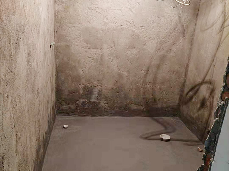 衛生間墻地面刷防水：在涂刷防水涂層之前，先要清理墻面和地面。同時，要用連接的氣泵皮管吹盡陰角處的浮層，要量出防水層的高度并劃出基準線，刷防水涂料時要先刷基準線以下位置，并在墻面和地面連接陰角處刷成八字，上下交叉，交接處接應有200mm，不得有漏刷情況出現。 墻角涂刷完成后，沿基準線涂刷墻體：第一遍涂刷墻面時，應上下縱向涂刷，第二遍涂刷墻體，應左右橫向涂刷。地面防水涂料的涂刷應該從房間里側向門口涂刷，地面水管接口處尤其要仔細涂刷，不能有任何遺漏。 在涂刷完防水涂料后，不能立刻貼瓷鉆，還必須對衛生間等空間進行防水測試。
