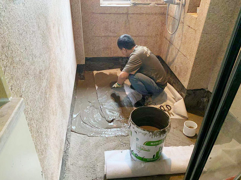 衛生間地面防水貼磚：衛生間地面先清理基層，然后用水泥砂漿修補鋪平,然后涂上防水涂料。 然后貼磚先把地板上灑上水，然后灑一層干水泥，再鋪一層沙漿，然后把地磚鋪在沙漿上。