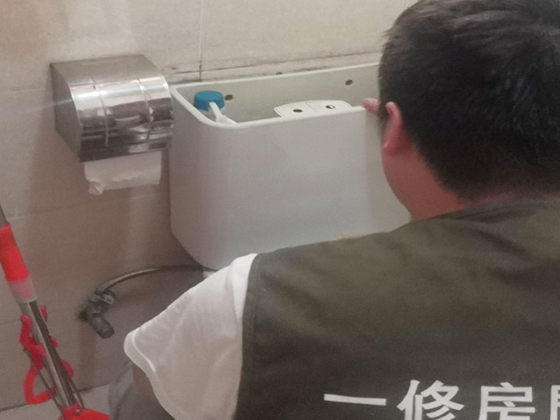 局部拆除維修：榻榻米的安裝是一個很講究工藝且相對較為復雜的過程，沒有專業人士的輔助，是根本裝不上的。只能安裝在固定的地方，所以后期如果有空間需要重新規劃只能拆除它，拆除時榻榻米可能就不能保證不損壞。