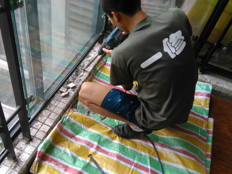 鋁合金門窗修理,為保證鋁合金門窗的使用壽命，介紹幾點應對其進行必要的維護和保養