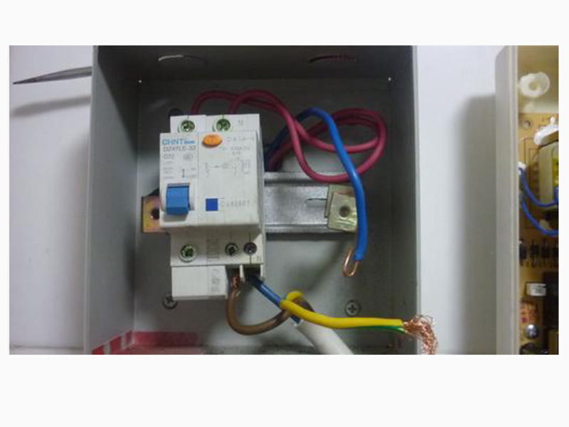 跳閘了怎么恢復用電，直接推上去是沒有用的，這樣處理更方便哦