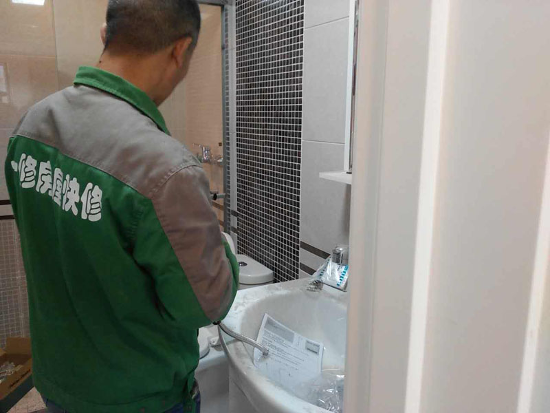 一修露臺裝修、衣帽間裝修、實木地板翻