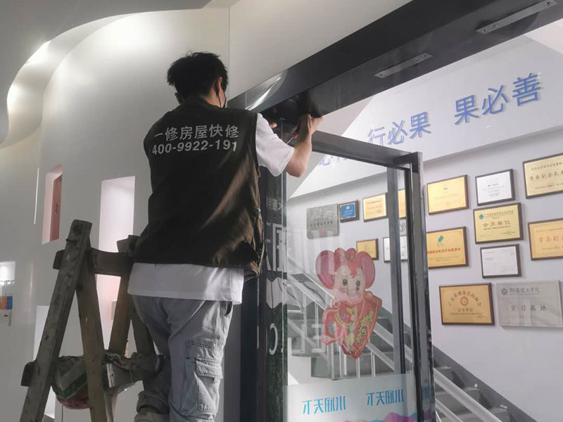 成都維修重型門通常要花多少錢，專業師