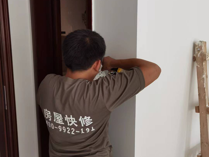 杭州墻面舊墻布翻新，可以直接刷乳膠漆