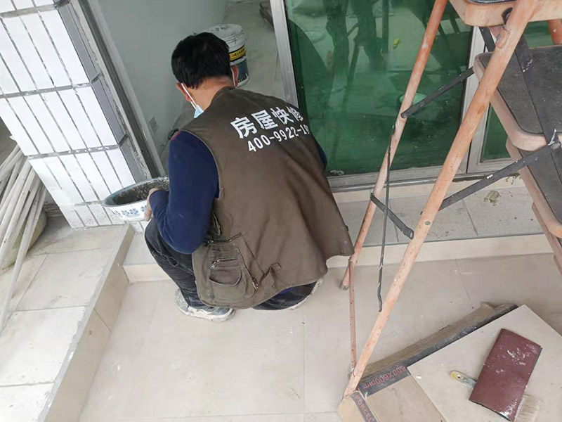 從化區(qū)地磚防水多少錢一平米？不敲瓷磚
