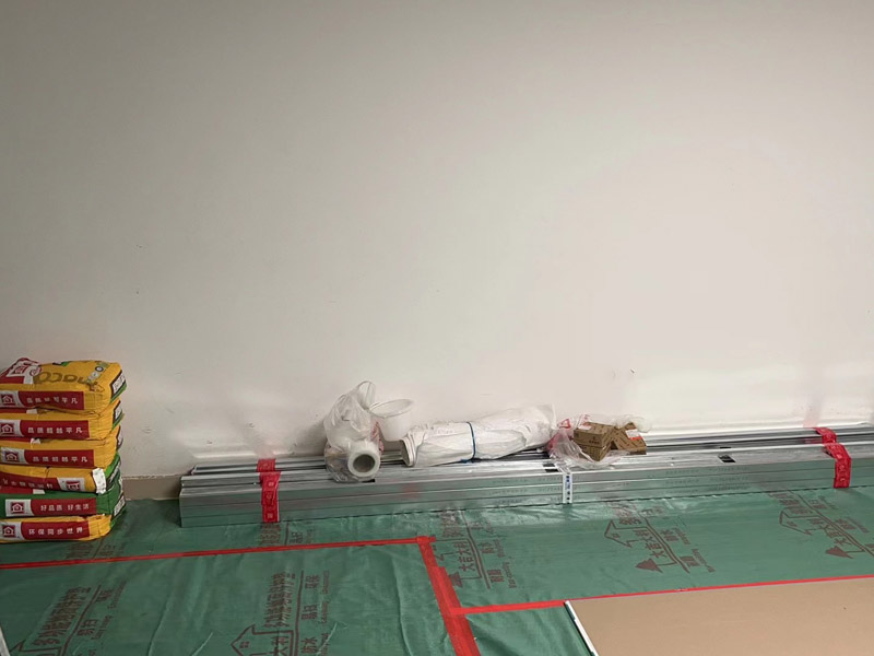 裝修客廳刷漆和貼瓷磚哪個更環保